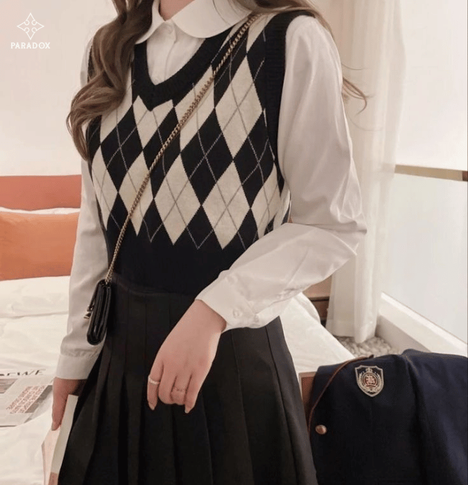 Cách phối áo sơ mi croptop với áo len gile