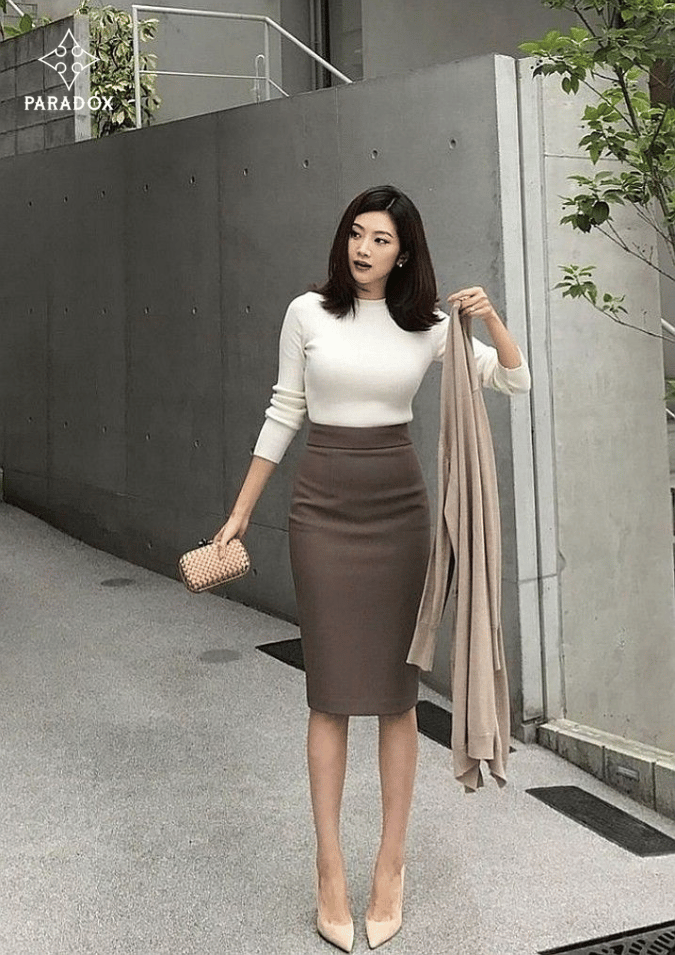 Phối đồ với chân váy bút chì hợp chốn công sở