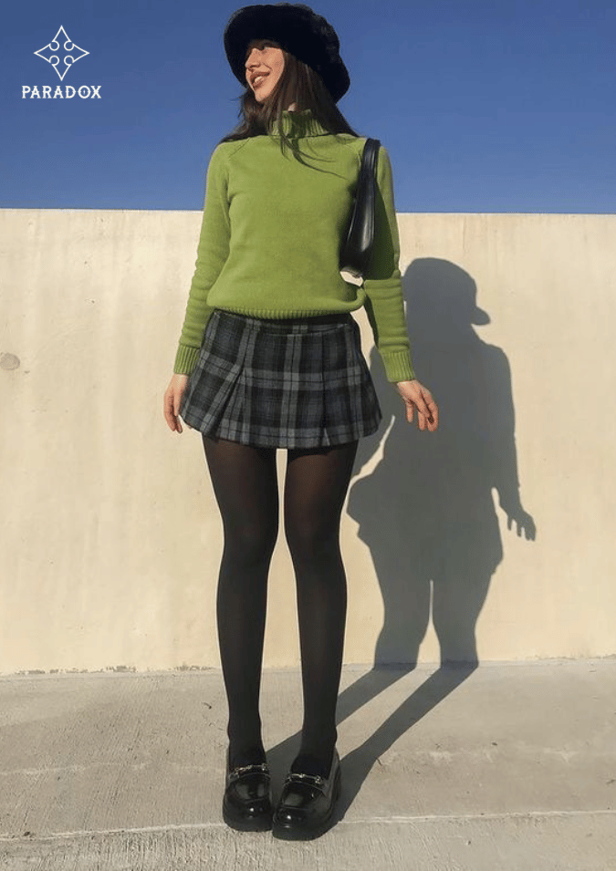 Chân váy caro phối với áo gì? - áo len cổ lọ