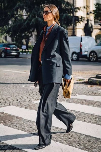 Phối hợp nhiều sắc thái neutral trong một bộ trang phục