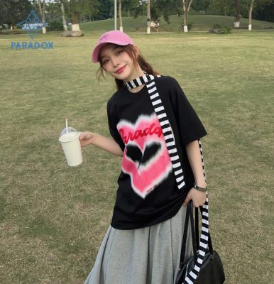 Cách phối đồ với chân váy dài qua gối – Áo phông basic trẻ trung