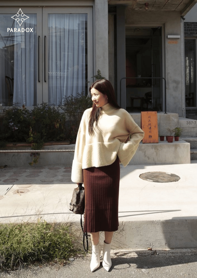 Chân váy len dài phối với áo gì đẹp? - áo sweater