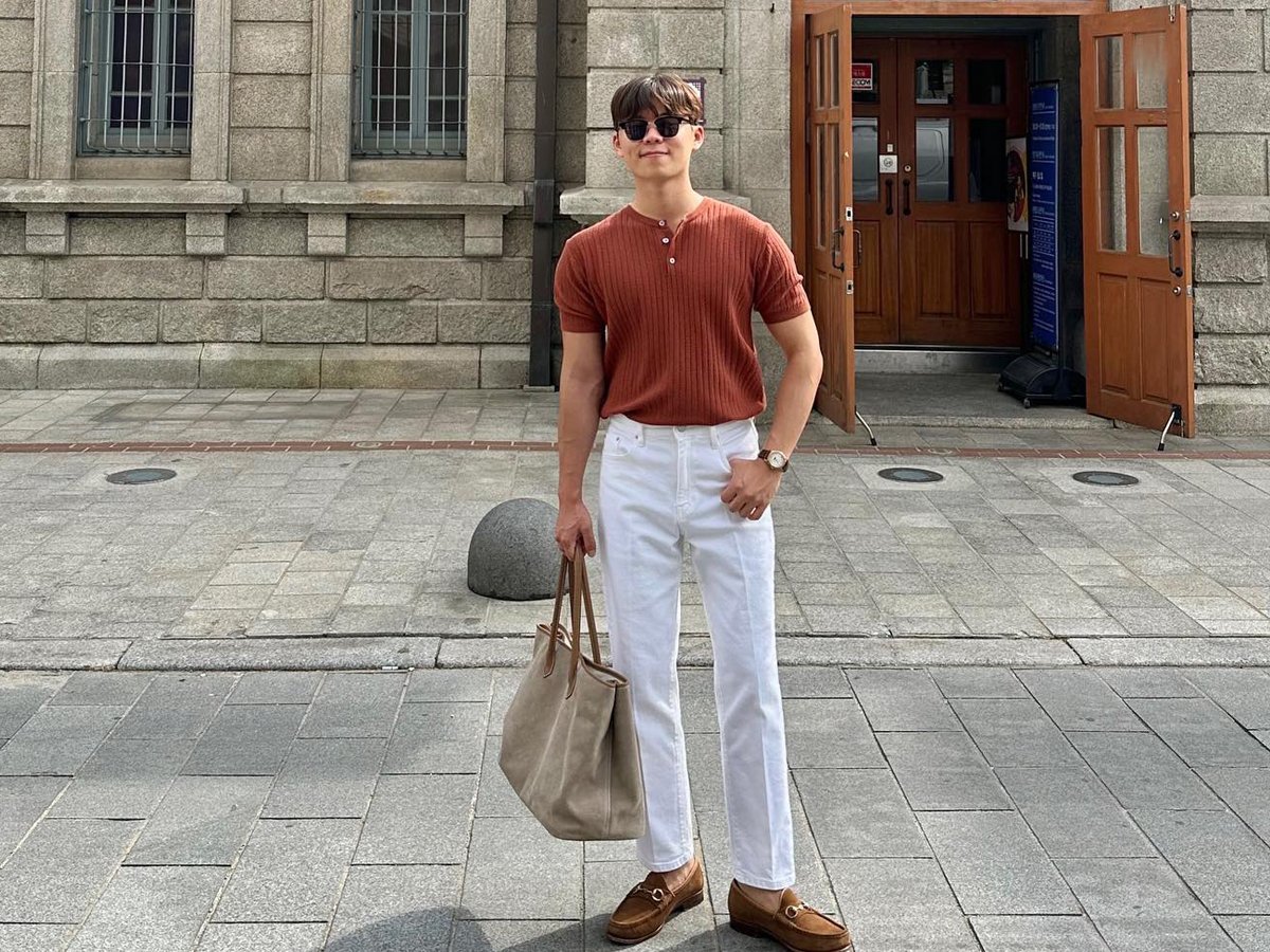 Áo len mỏng và quần tây cho phong cách thu đông