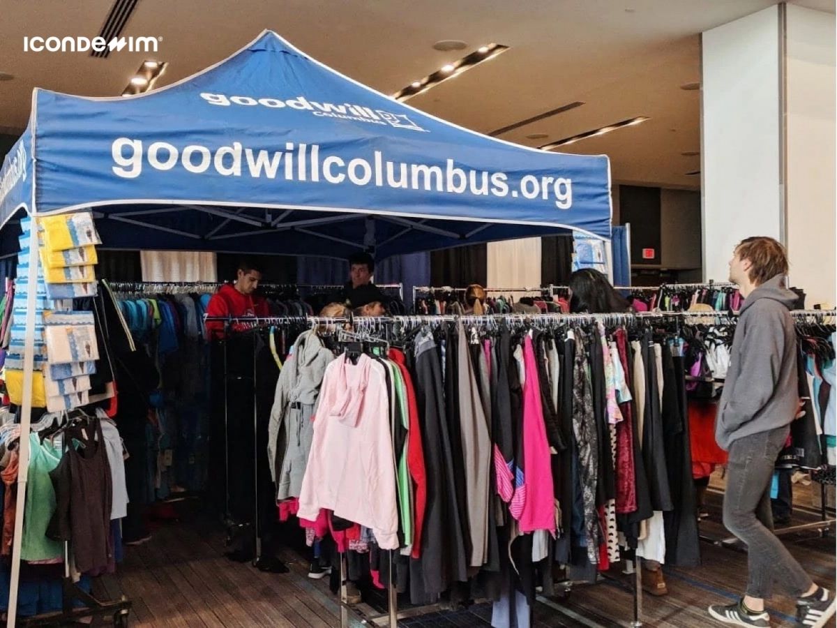 Đến các cửa hàng outlet để mua hàng trực tiếp