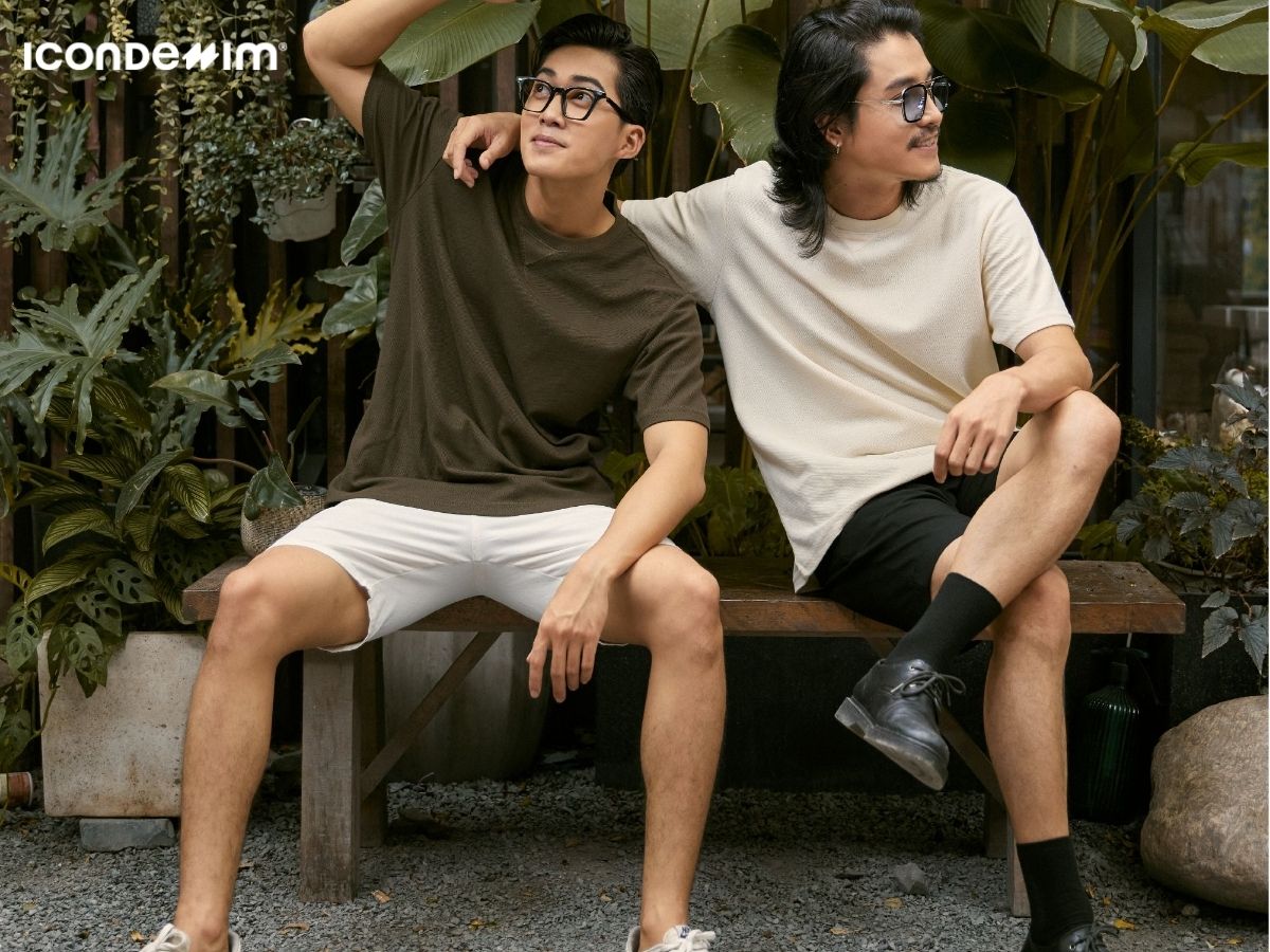 Phối áo thun basic và quần short jeans tạo phong cách smart-casual nam mùa hè