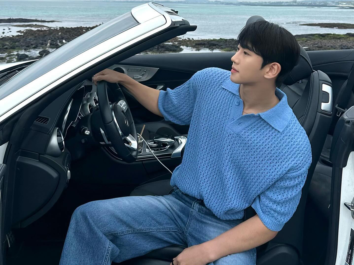 Áo polo và quần jeans xanh - trẻ trung và thu hút