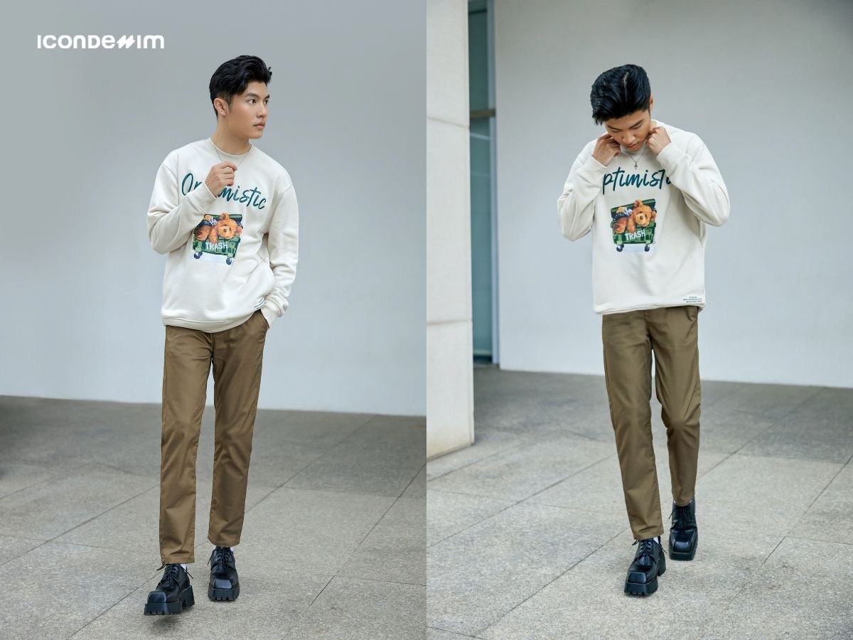 Phối quần kaki nâu với áo sweater màu be