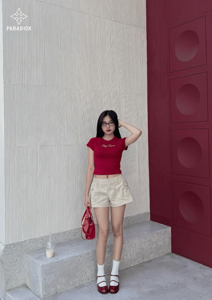 Màu đỏ đô với màu beige trẻ trung