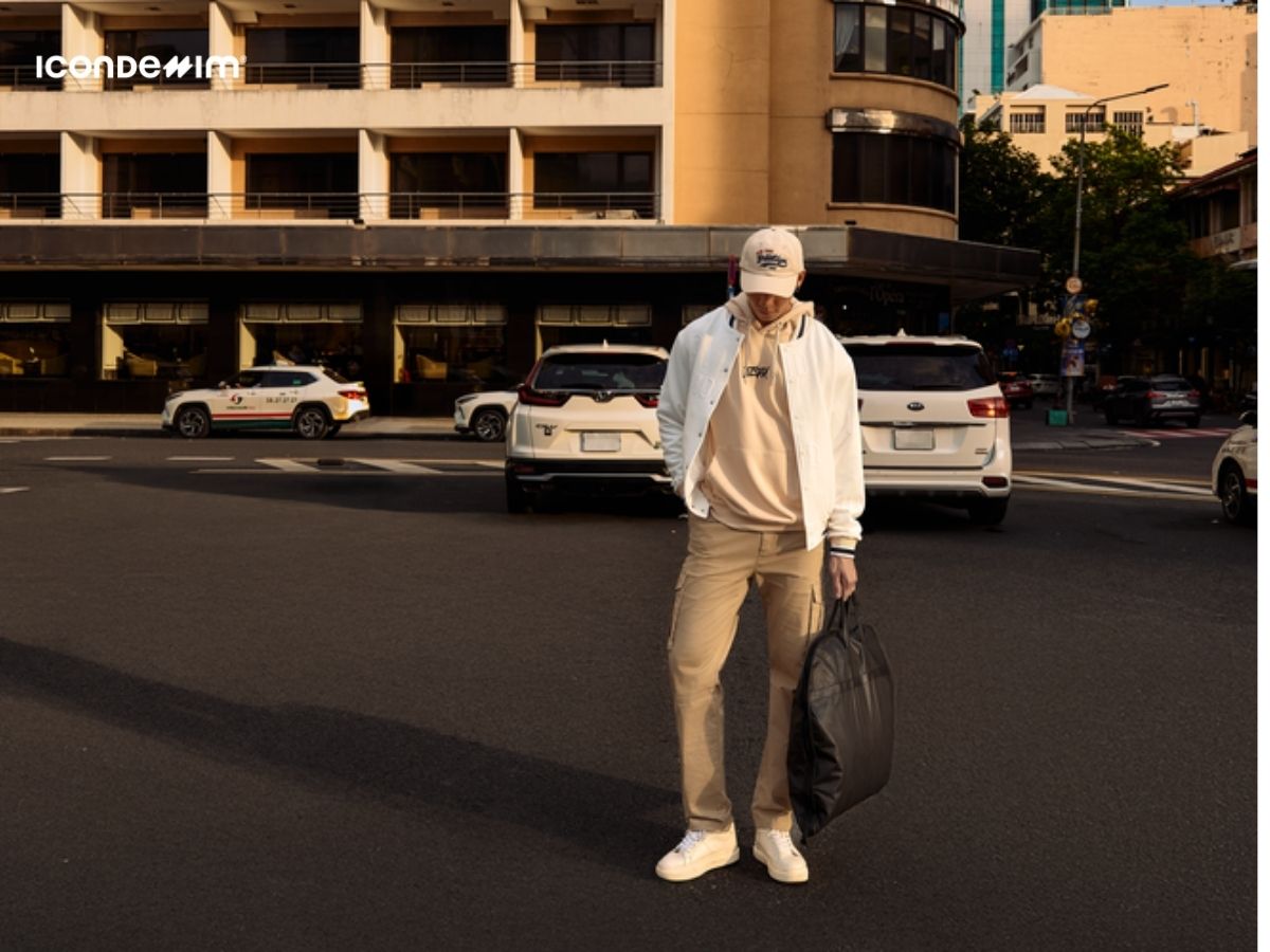 Phối áo hoodie với áo varsity, tạo phong cách ấn tượng ngày tết