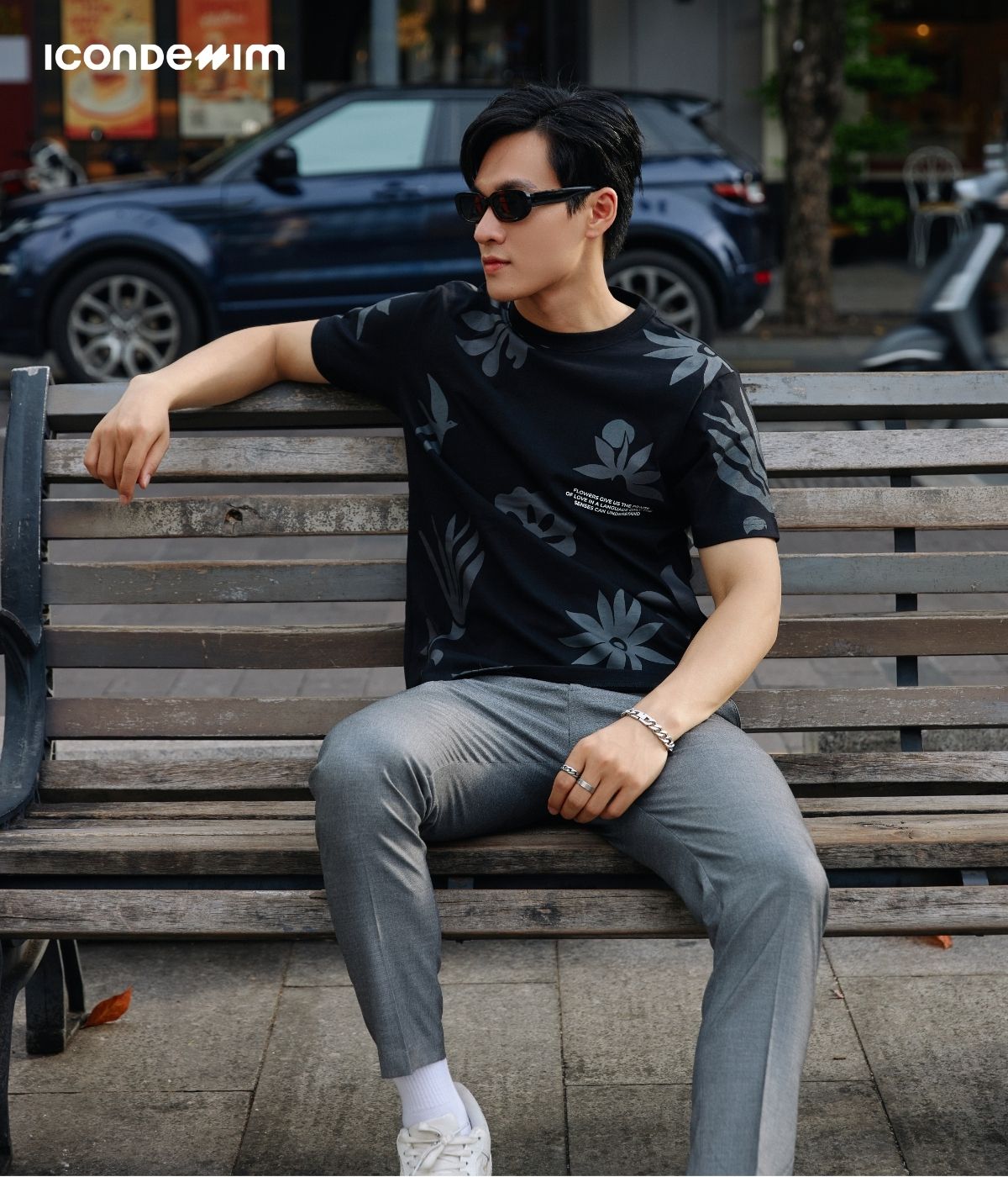 Phối áo thun hoặc áo sơ mi với quần tây ống côn