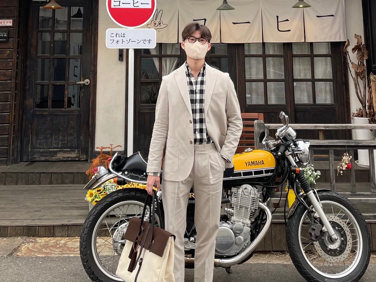 Mix & Match áo blazer với quần kaki