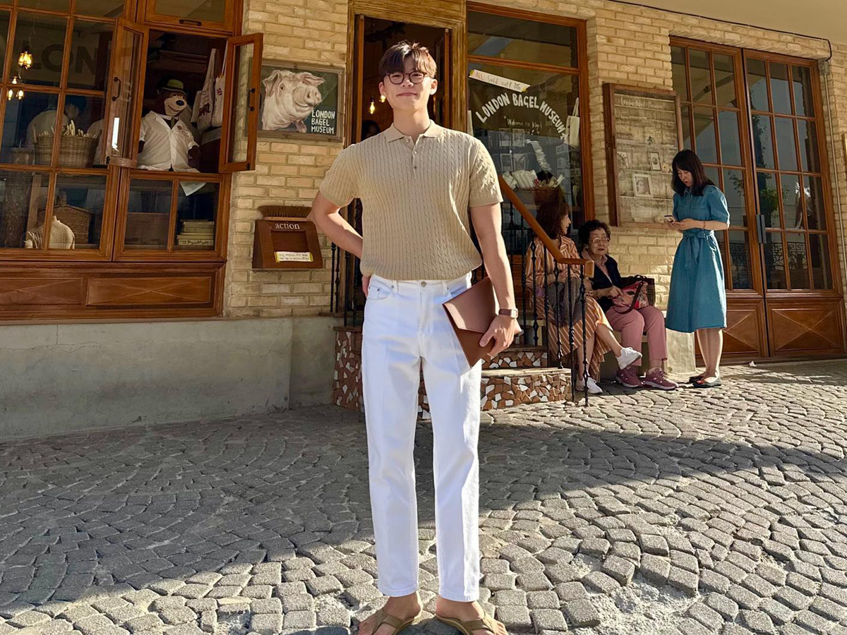 Áo polo dệt kim và quần dáng suông - lịch sự nhưng vẫn thoải mái