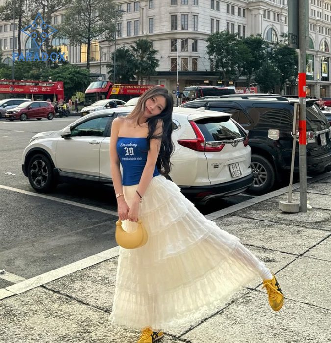 Phối đồ với chân váy voan dài năng động, cá tính