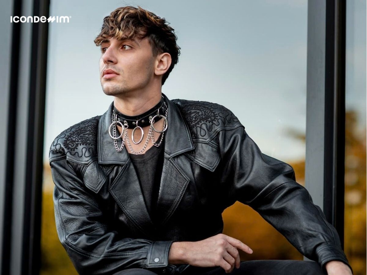 Các phụ kiện hầm hố cũng đc tín đồ punk lựa chọn