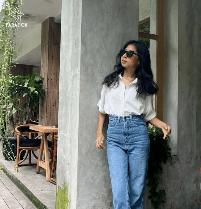 Quần jeans xanh phối với áo màu gì đẹp? - màu trắng basic