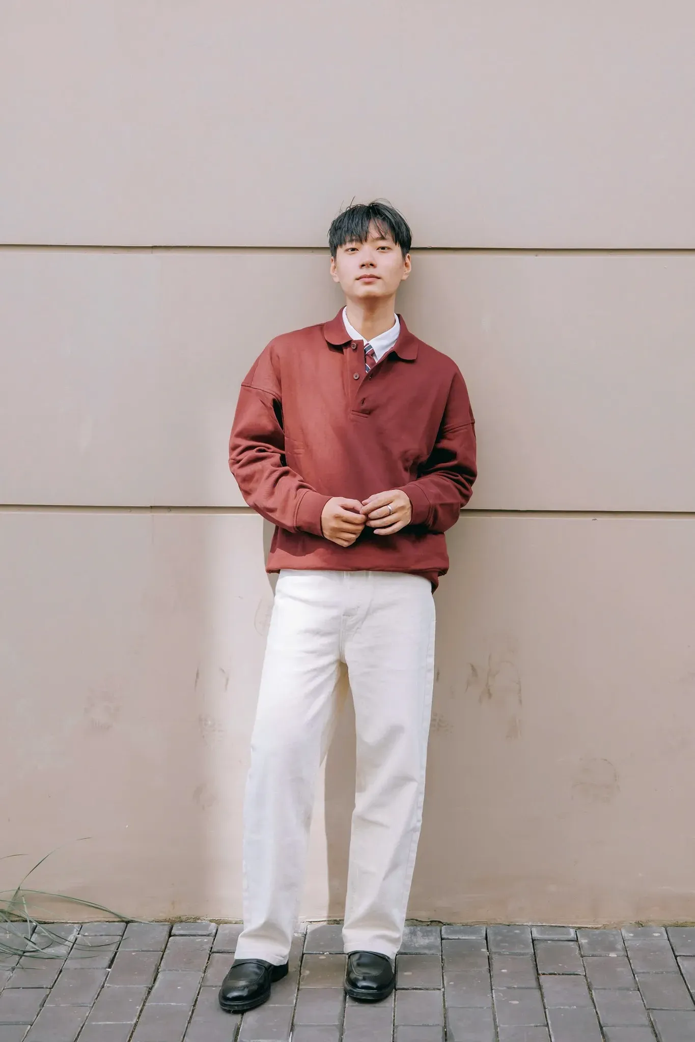 áo polo tay dài cùng quần jeans