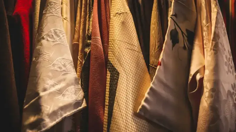 Bảo quản lụa tơ sen đúng cách giúp duy trì độ bền đẹp theo thời gian