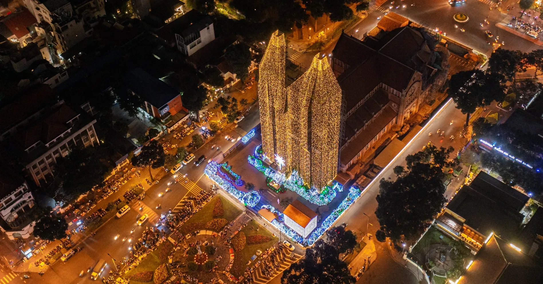 nhà thờ đức bà trang trí đẹp mắt