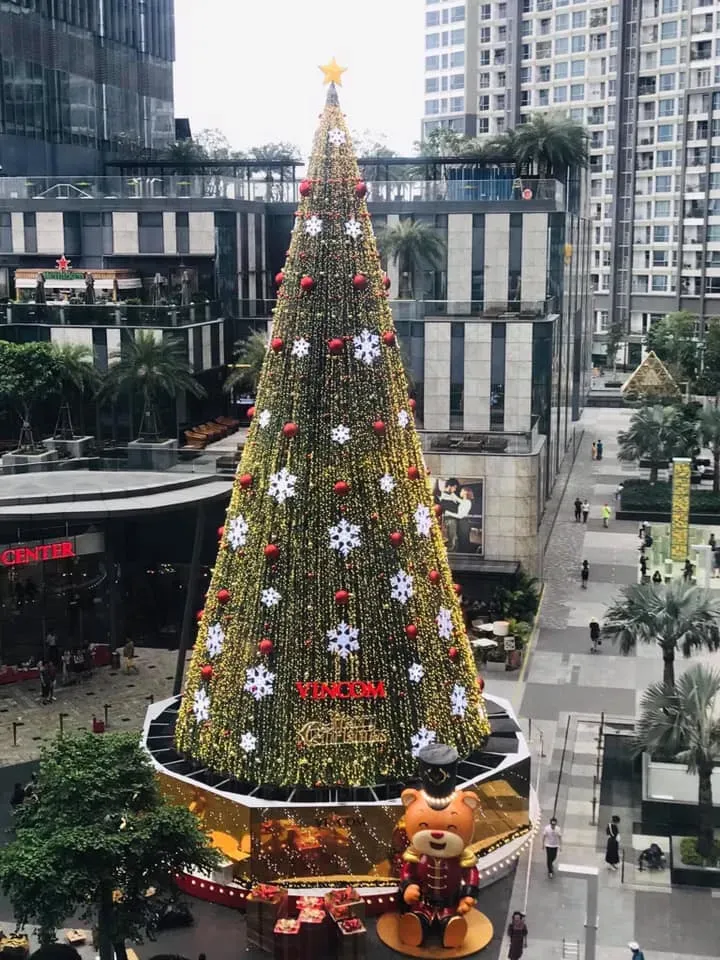 Landmark 81 trang trí giáng sinh