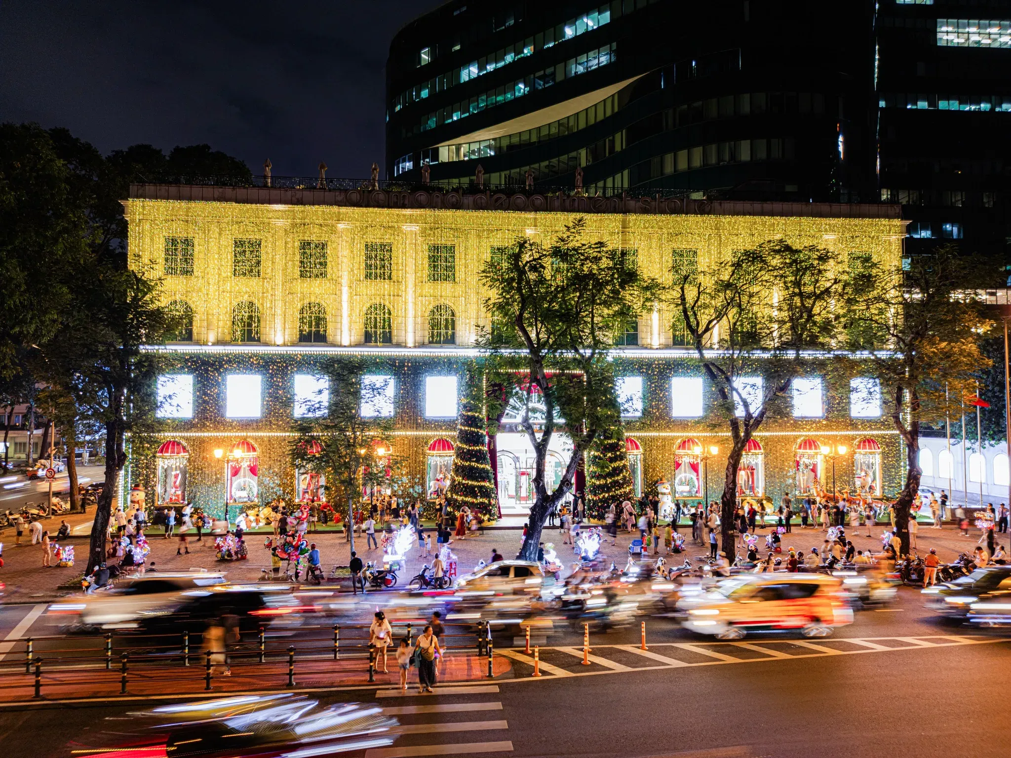 diamond plaza trang trí giáng sinh