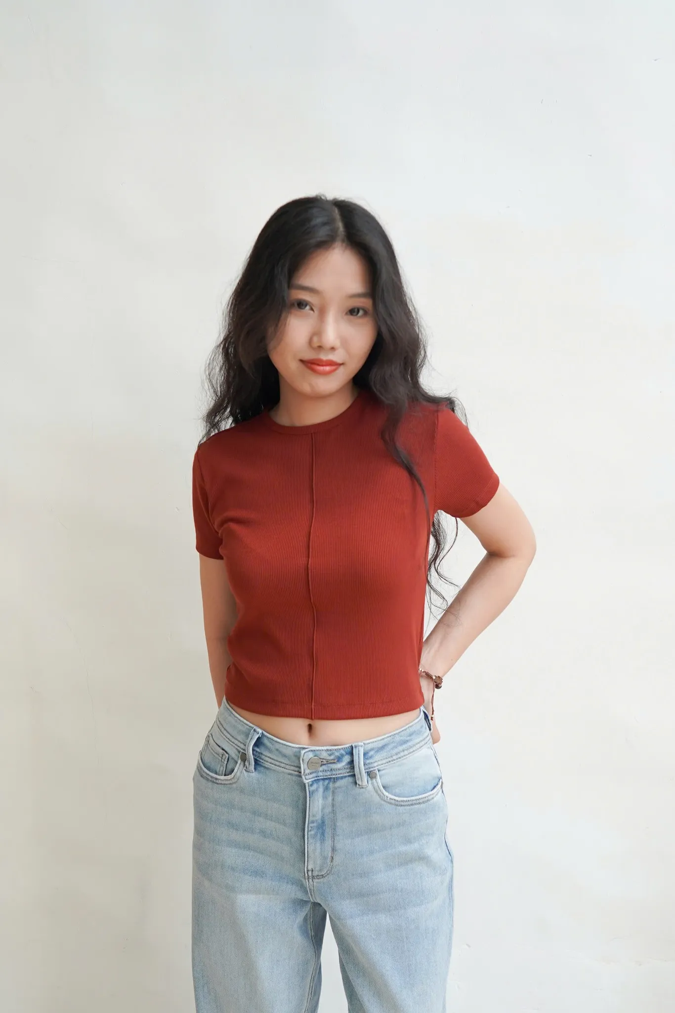 Chiếc áo thun nữ croptop các nàng có thể thoải mái mix cùng nhiều trang phục khác nhau.