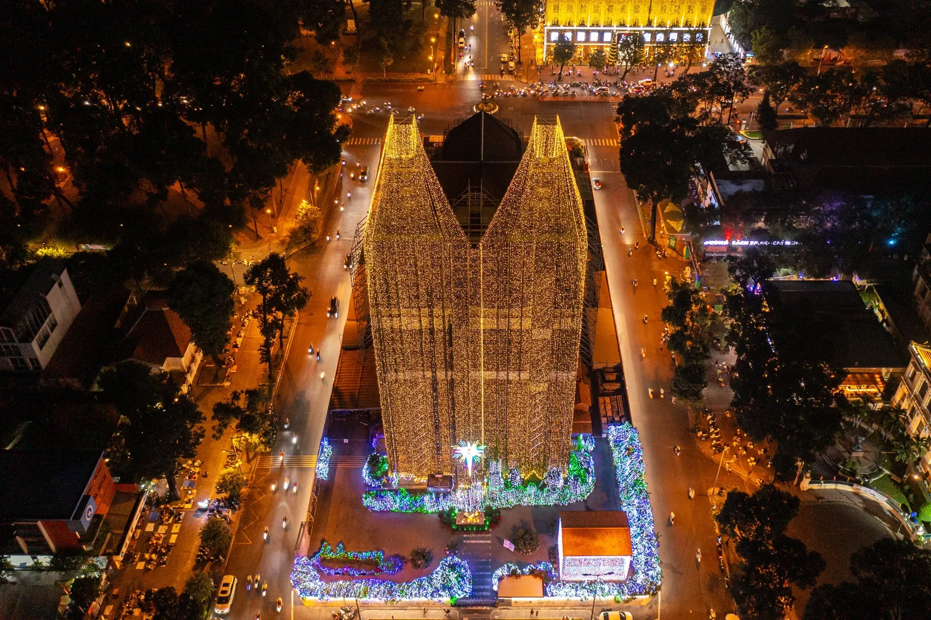 nhà thời đức bà trang trí giáng sinh