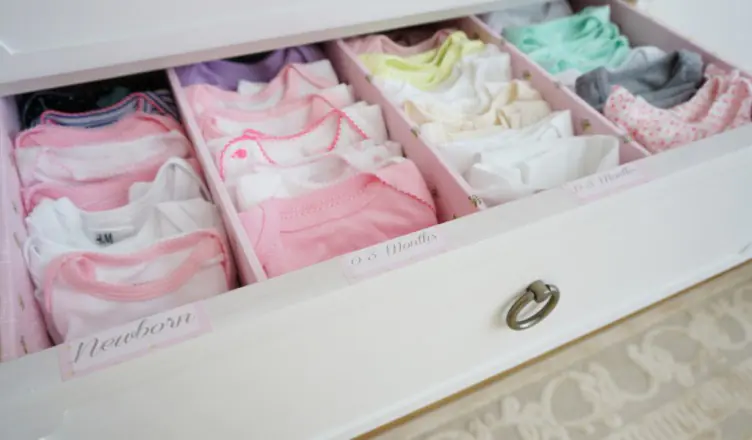 Cách gấp quần áo trẻ sơ sinh “siêu gọn, siêu đẹp”