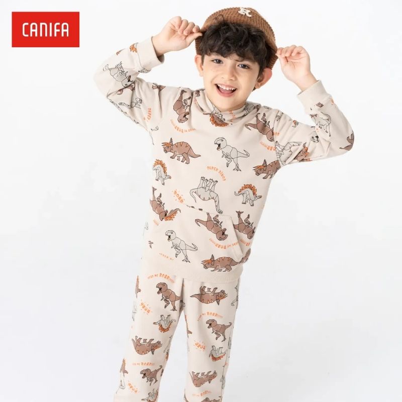 Áo quần màu sắc nổi bật và họa tiết độc đáo cho bé trai 8 tuổi