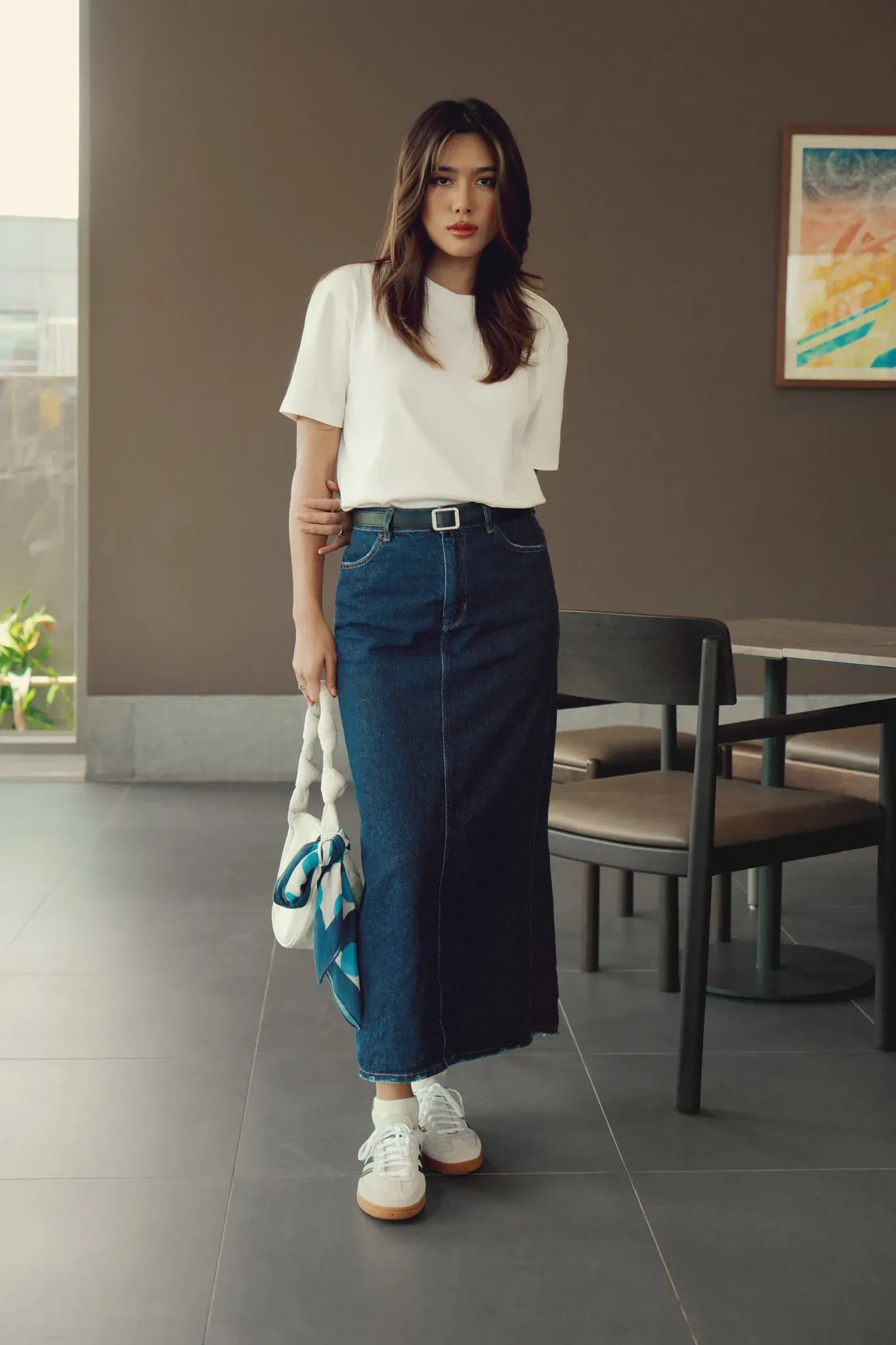 phối đồ đẹp cùng chân váy jeans dài