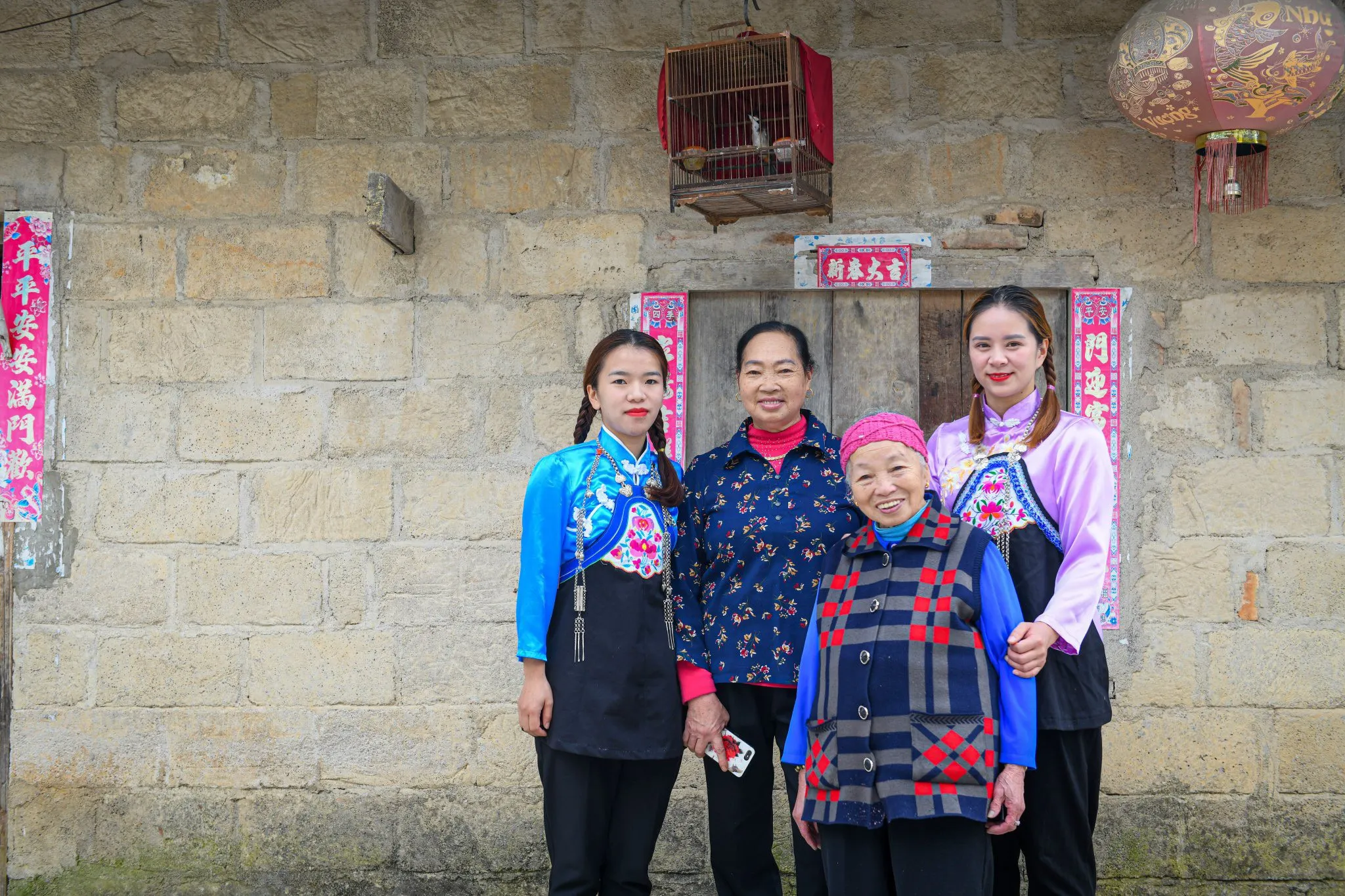 Người Hoa là một trong những nhóm dân tộc thiểu số tại Việt Nam, có nguồn gốc từ Trung Quốc.