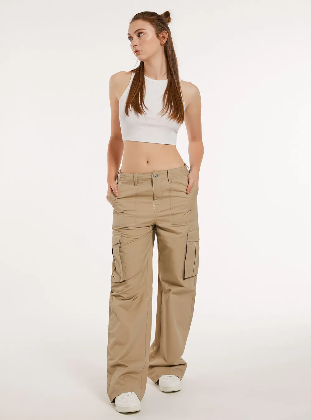 Dáng quần kaki cargo pants nhã nhặn, hiện đại