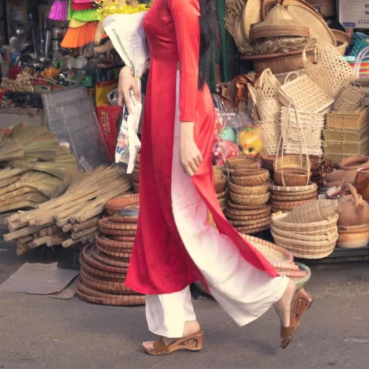 Lựa chọn giày dép phù hợp trang phục và dễ di chuyển