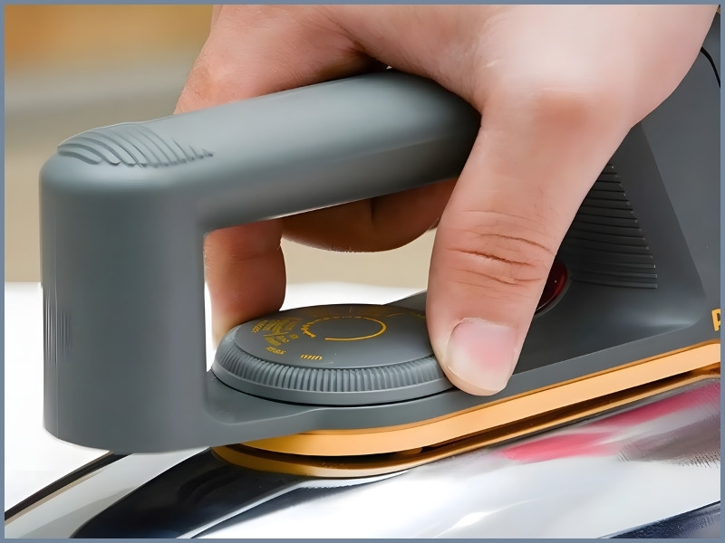 Là ủi hai mặt áo thun đúng cách