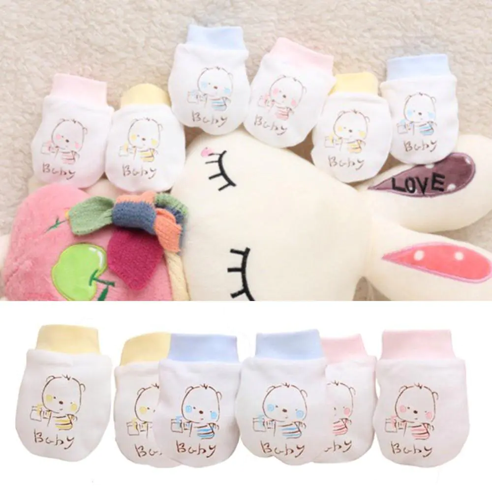 ĐEO BAO TAY CHO TRẺ SƠ SINH