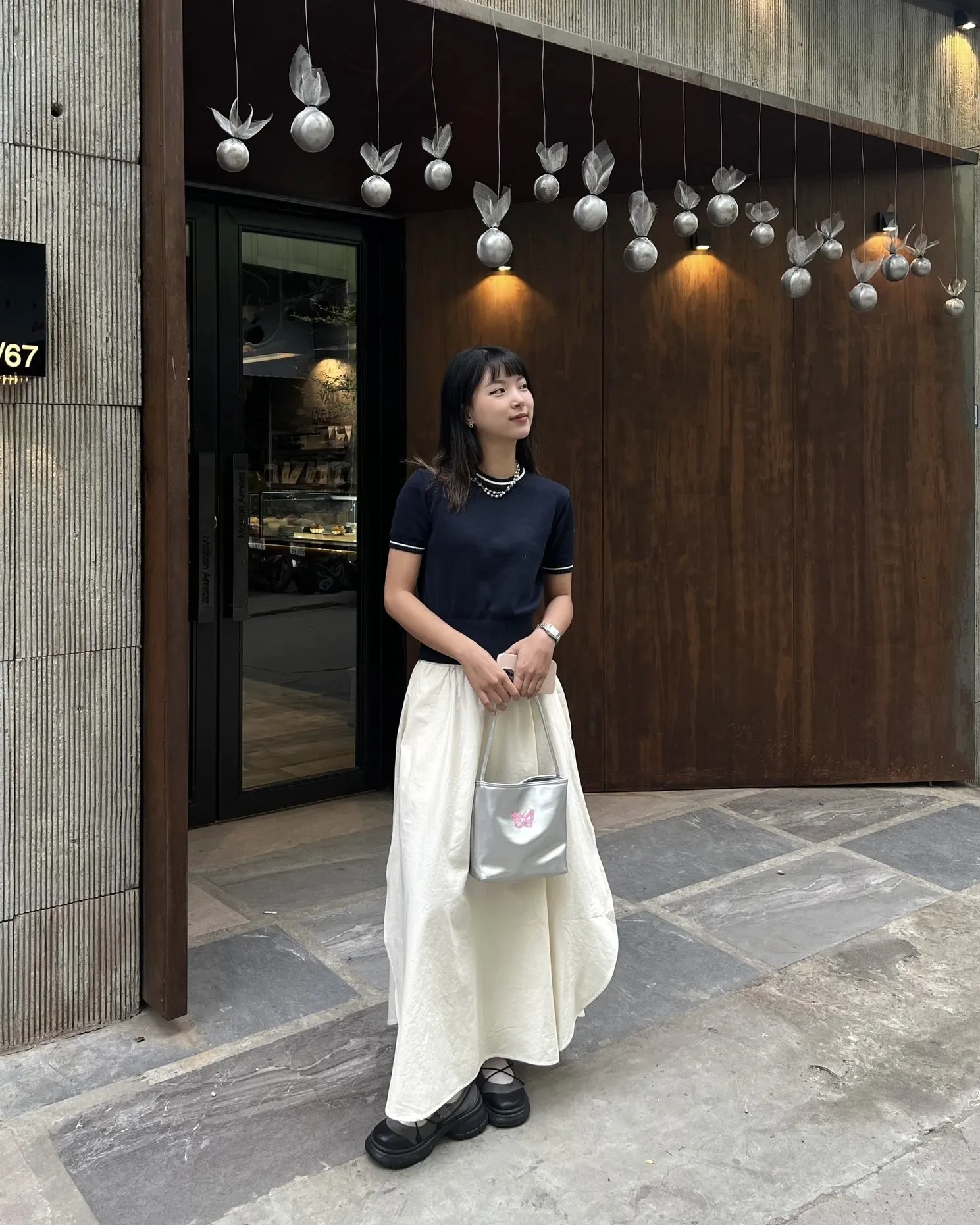 Chân váy dài có độ xòe giúp tạo vẻ ngoài cân đối cho người gầy.