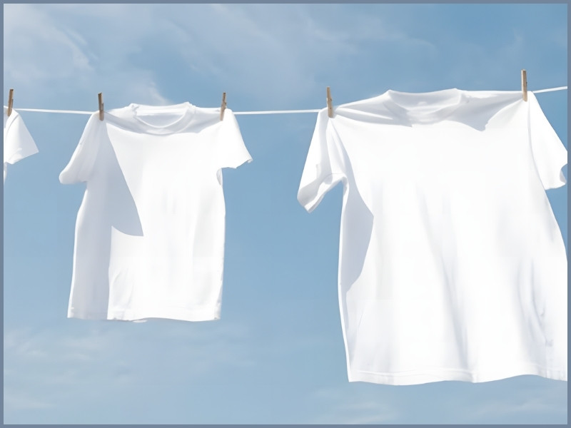 Giũ áo thun trước khi phơi