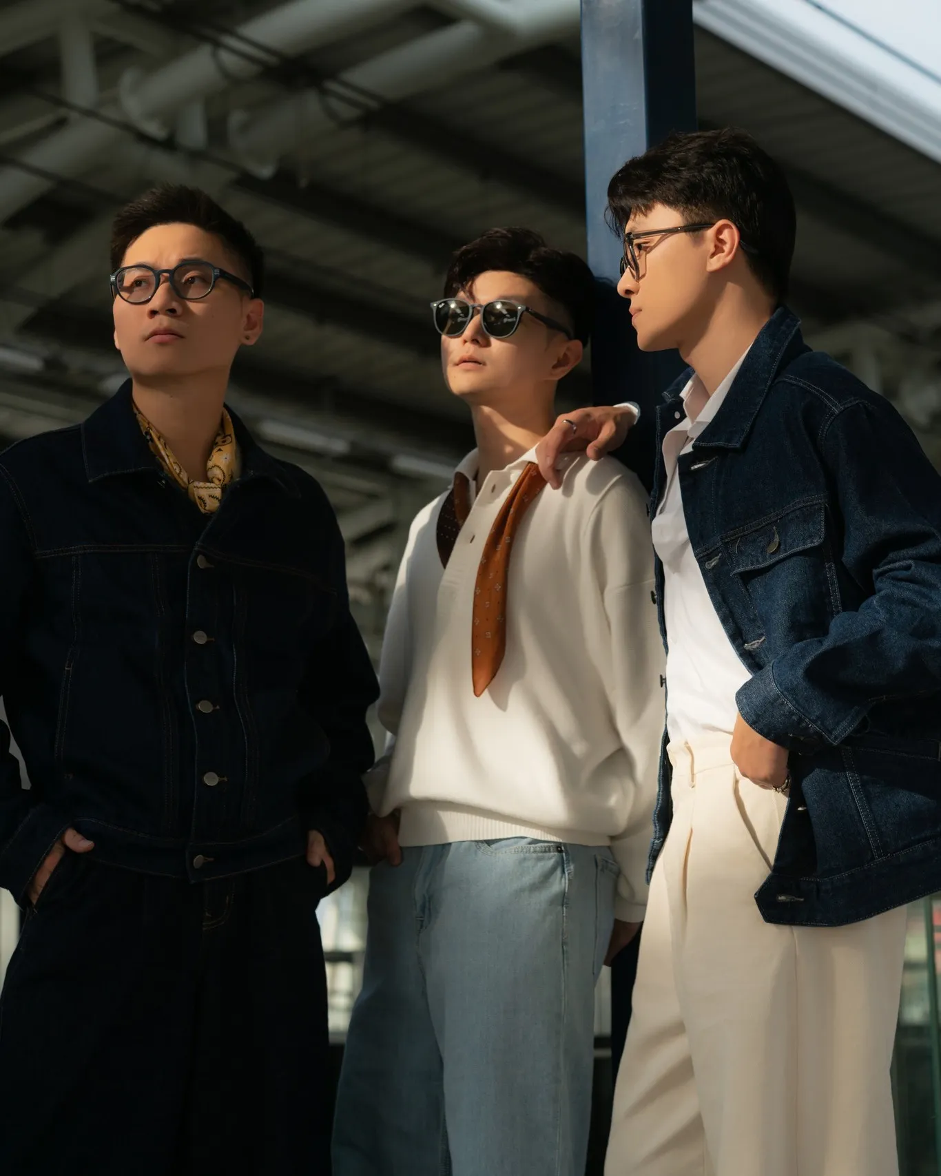 Sự hài hòa trong màu sắc giúp trang phục formal trở nên thanh lịch hơn.