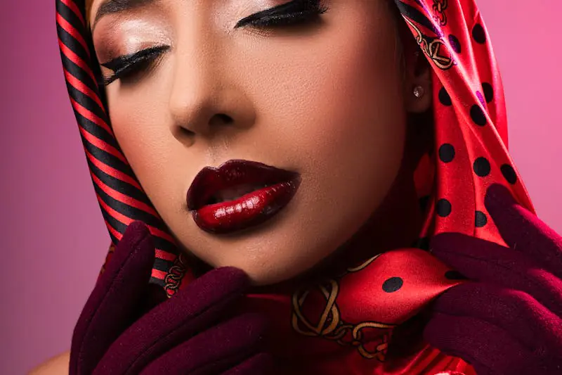 Xu hướng khăn lụa vuông