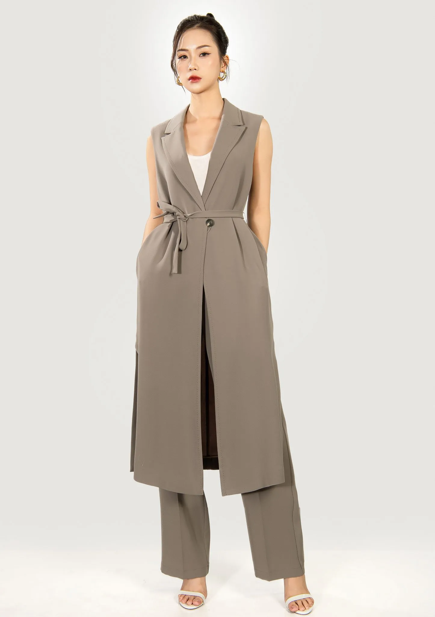 Áo gile dáng dài mang đến vẻ ngoài trưởng thành, thanh lịch