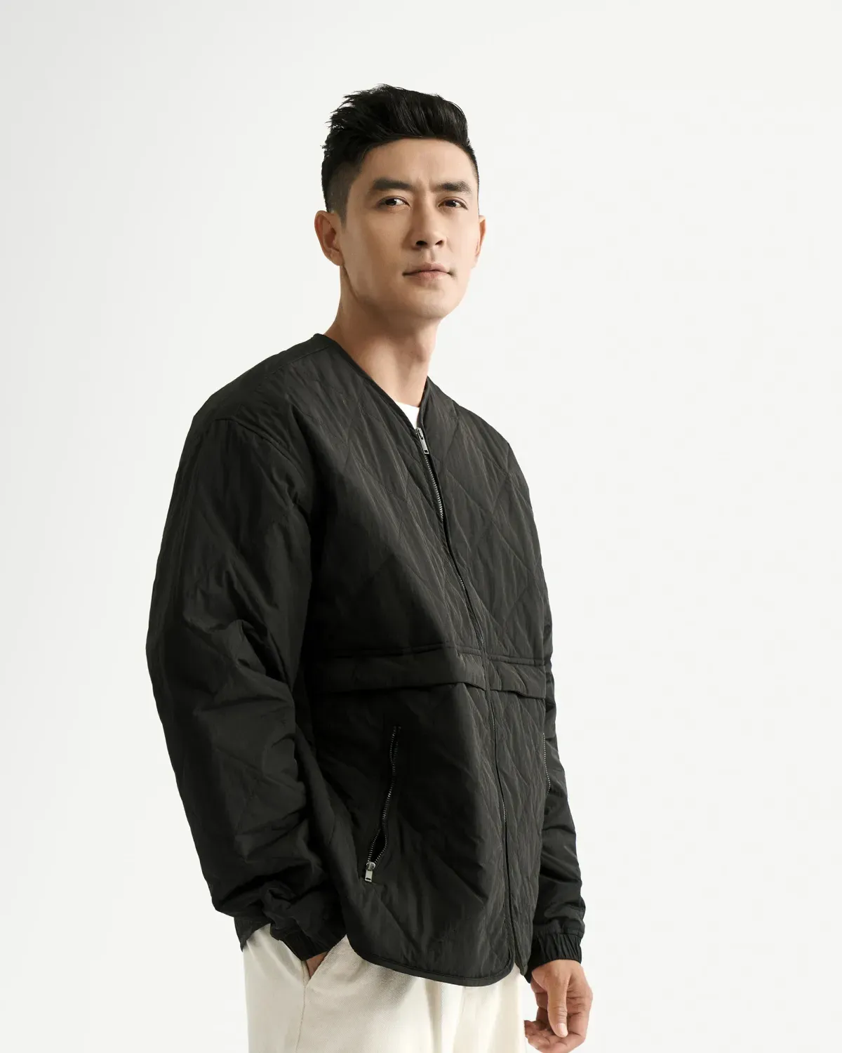 Mẫu áo khoác không cổ chần bông mỏng form loose