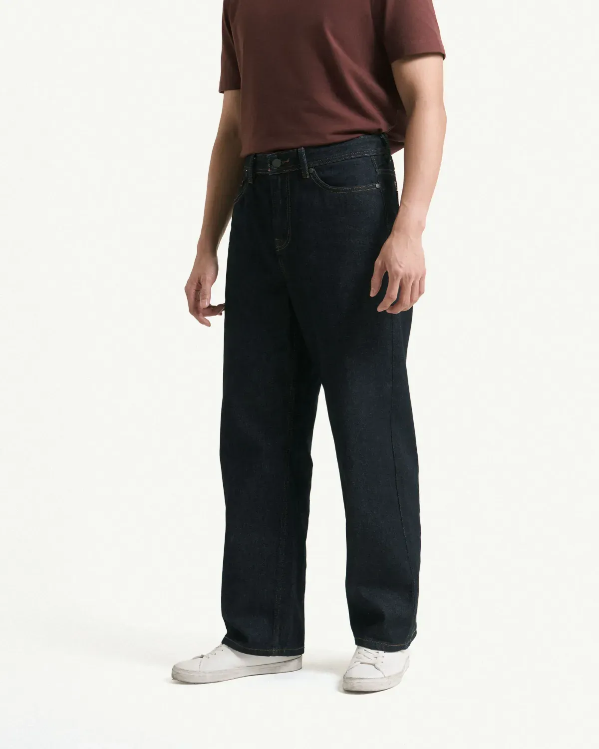 Quần ống đứng giúp tôn dáng và tạo sự cân đối