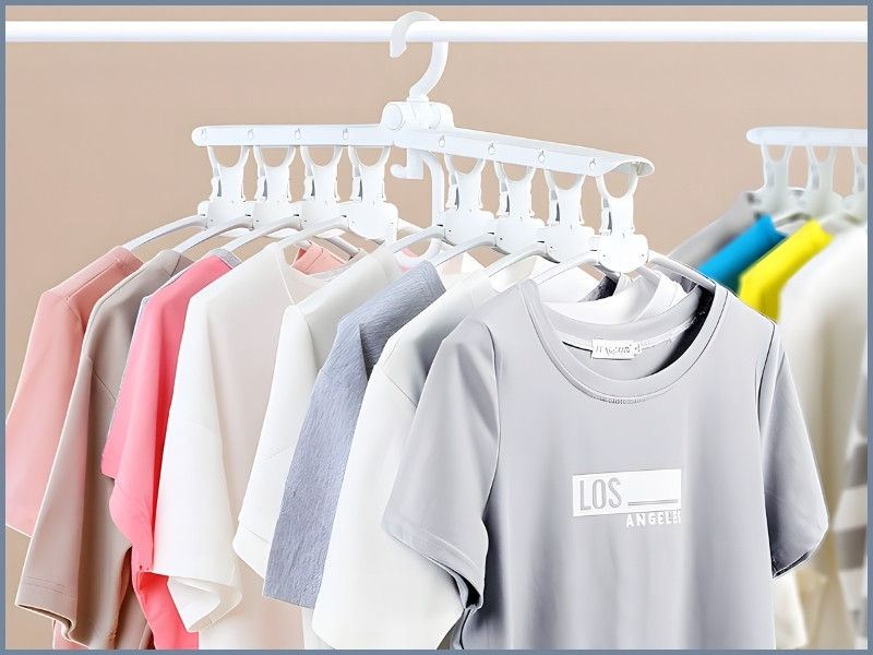 Phơi áo thun trong bóng mát