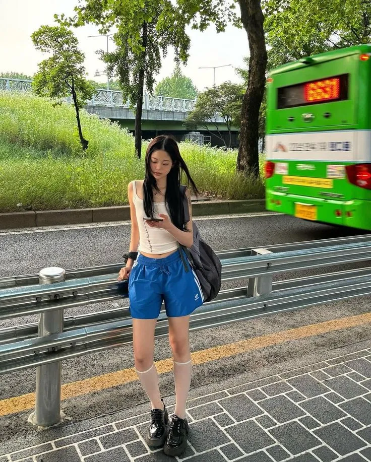 Phối đồ với áo sát nách nữ thoáng mát cho mùa hè