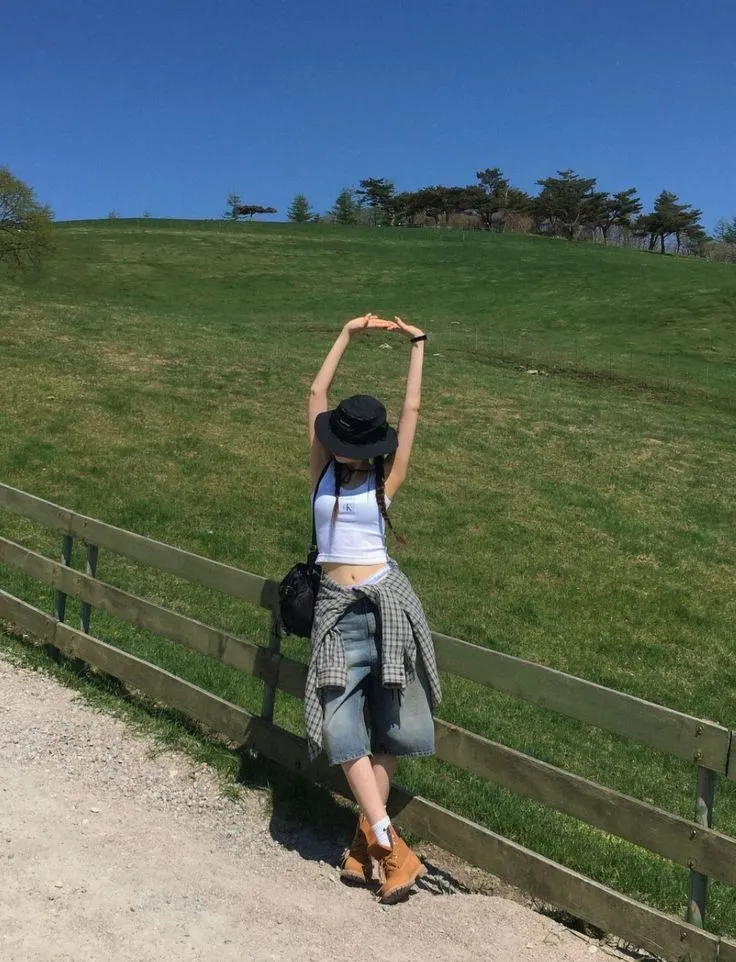 áo sát nách phối cùng quần lửng