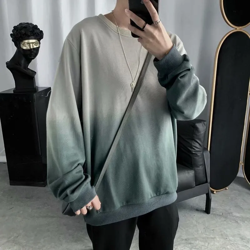 Áo Sweater loang màu tạo hiệu ứng đặc biệt, thu hút giới trẻ
