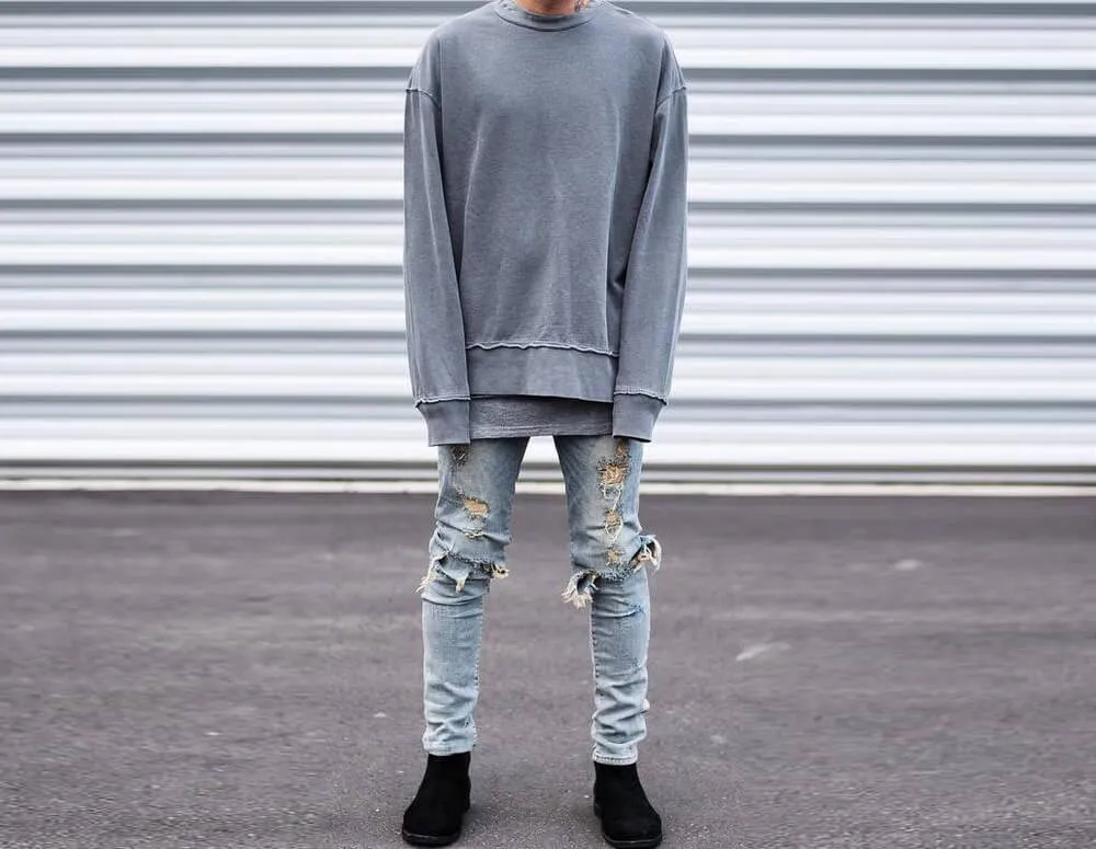 Áo Sweater mix cùng quần jean mang lại vẻ cá tính, phá cách
