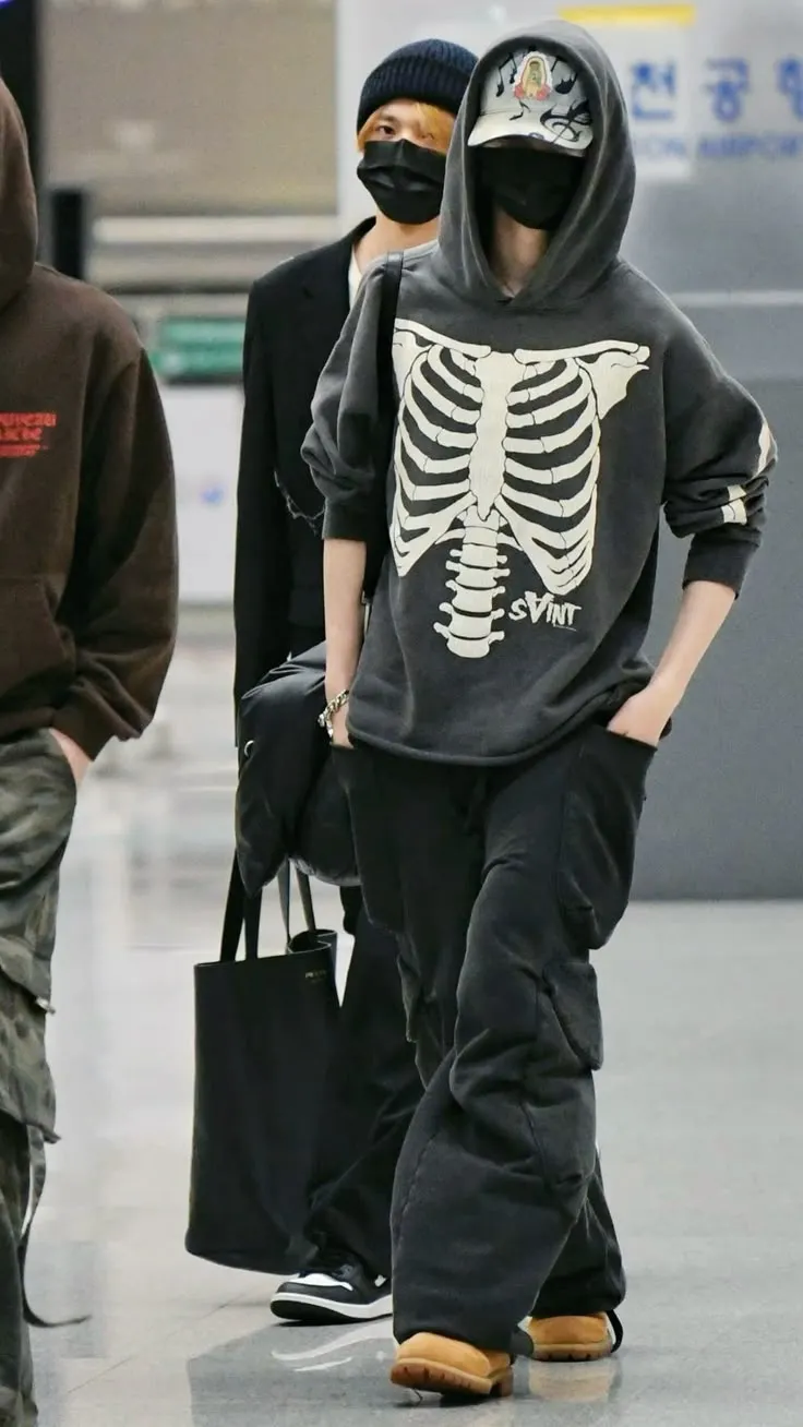 Phối đồ với quần cargo bụi bặm và cá tính