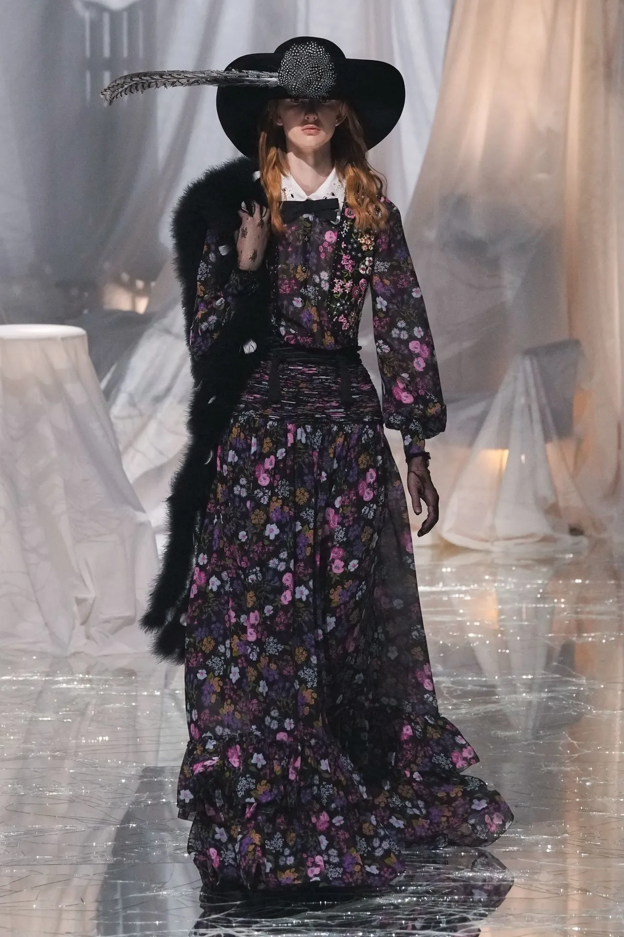 Phong cách bohemian đang trở lại mạnh mẽ trong các bộ sưu tập của Valentino, Saint Laurent, Dries Van Noten hay Chopova Lowena (Nguồn: Internet)