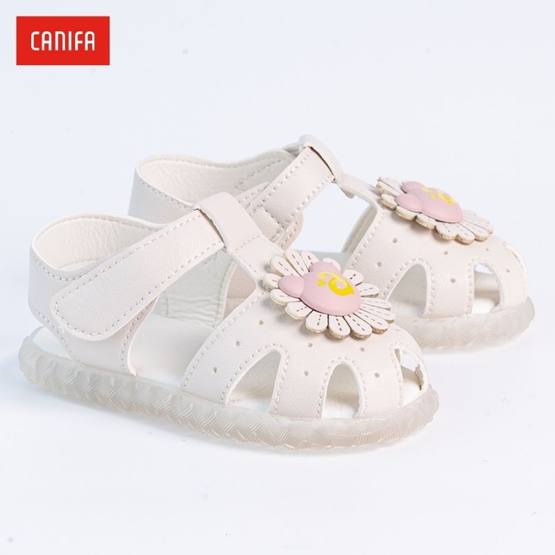 Chọn giày dép thoải mái cho bé