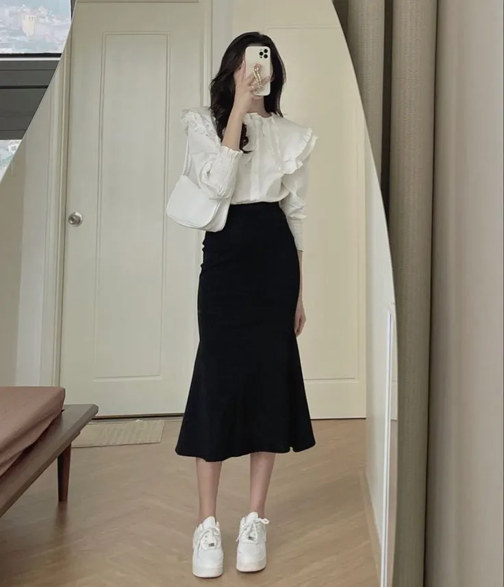 Chân váy đuôi cá diện cùng áo sơ mi cực tôn dáng